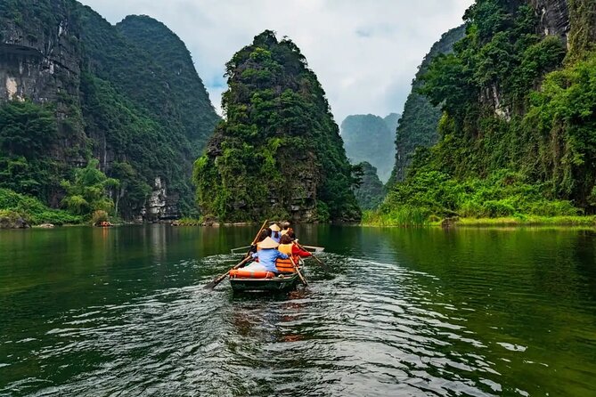 Full Day Private Tour of Ninh Binh with Limousine - Private Limousine Day Trip: How the Hanoi–Ninh Binh Drive Works
