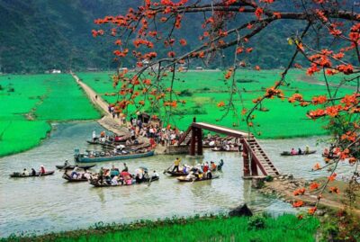 Full Day to Perfume Pagoda - The Yen stream row boat to Thien Tru harbor