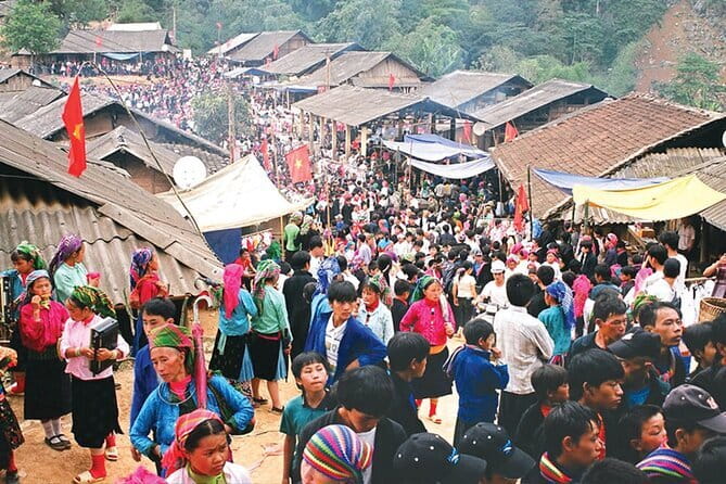 Ha Giang Loop motobike Tour 4D/3N All-Inclusive (small group) - Where you sleep and how meals keep the trip moving