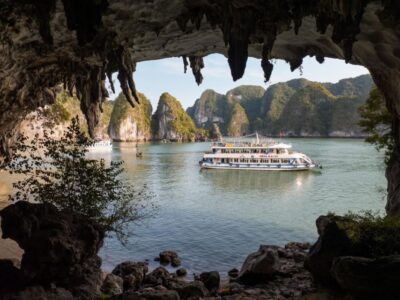 Ha Long: Afternoon Cruise with Lunch, Kayaking, and Swimming - Getting on board: ports, check-in, and the safety briefing