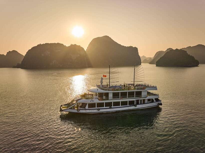Ha Long & Bai Tu Long bay cruise wt Kayakking & buffet lunch - Key highlights to know before you go