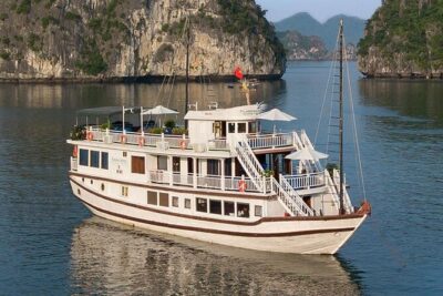 Ha Long Bay 2 Days 4 Star - Day 1 on the bay: Pearl Farm water time and Vung Vieng village