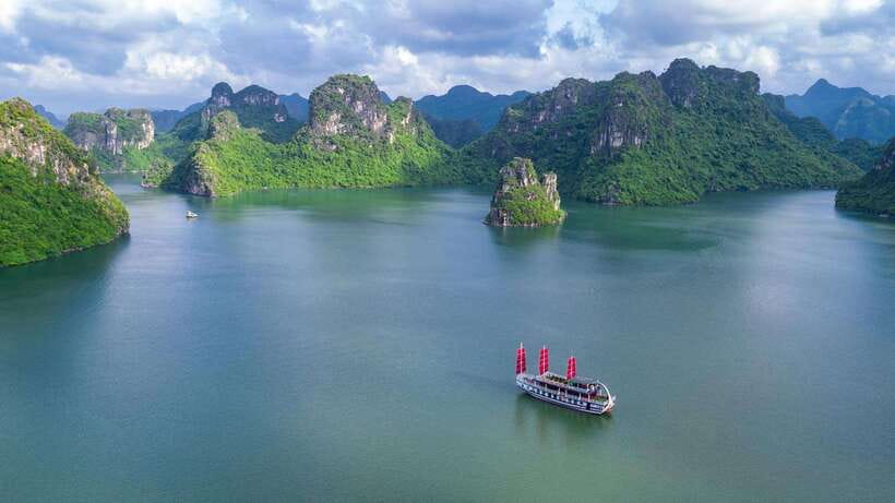 Ha Long Bay - Bai Tu Long Bay Luxury Boat Tour & Transfer - Who should book this Ha Long Bay luxury day tour