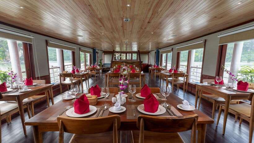 Ha Long Bay - Bai Tu Long Bay Luxury Boat Tour & Transfer - Sung Sot Cave: the sea cave walk and how to make it easier