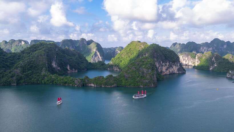 Ha Long Bay - Bai Tu Long Bay Luxury Boat Tour & Transfer - Titop Island: the 360 view, then the part most people actually relax in