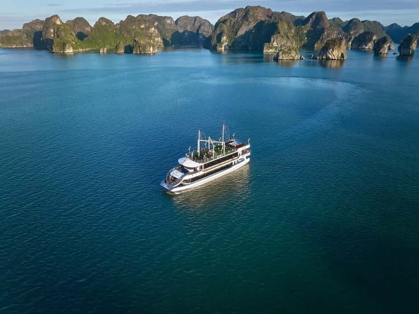 Ha Long Bay- Deluxe Day Cruise, Lunch& Kayaking&Sunset party - Titop Island: Swim Time or the 300-Step Viewpoint
