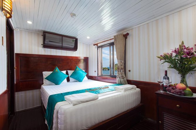Ha Long bay tour in Middle 3 star cruise - Sung Sot Cave: the big cave you’ll be glad the tour includes