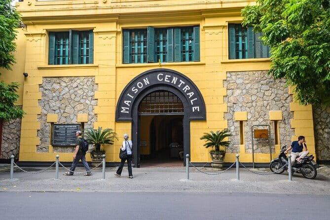 Ha Noi City Day Tour - St. Joseph’s Cathedral and the Old Quarter’s Visual Mix
