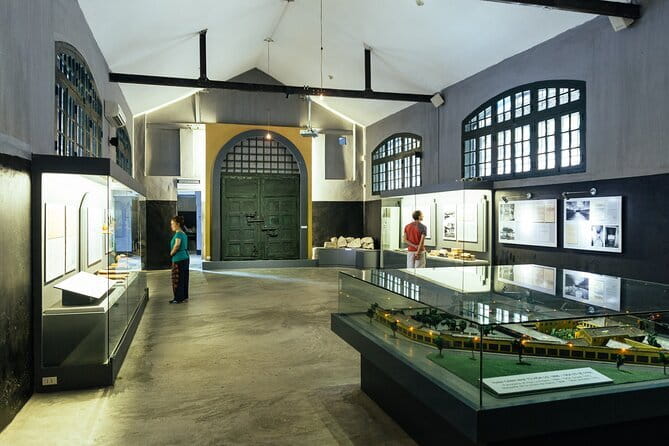 Ha Noi City Day Tour - Ho Chi Minh Mausoleum Complex: The Leader, Up Close