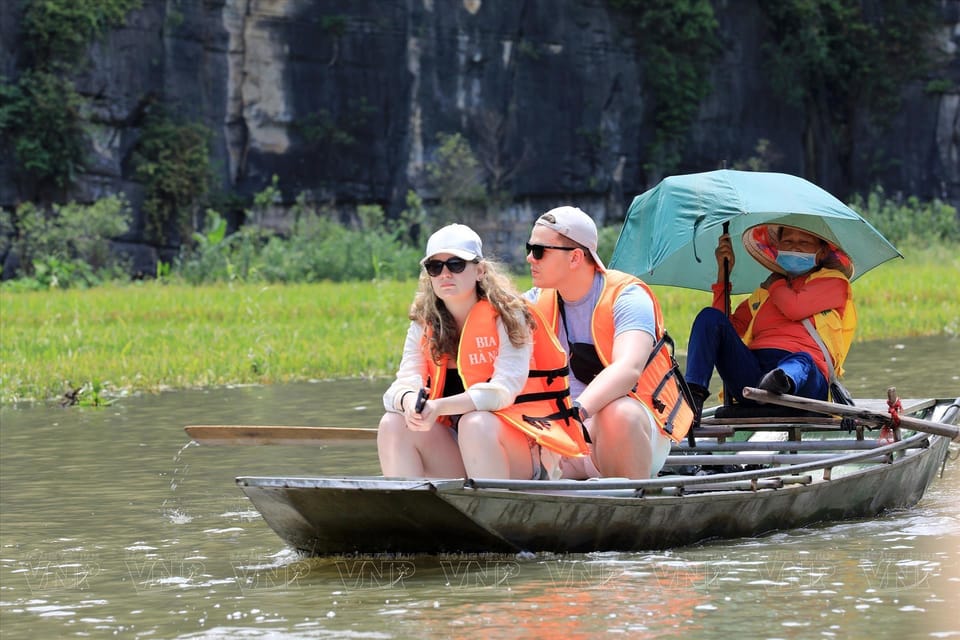 Ha Noi: HOA LU-TAM COC-MUA CAVE ,Buffet Lunch & Cycling - Lunch at Ninh Binh Excursion: what you actually get for $48