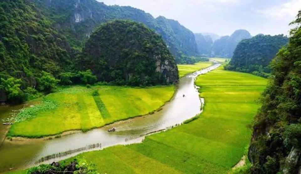 Ha Noi: HOA LU-TAM COC-MUA CAVE ,Buffet Lunch & Cycling - Múa Cave and Dragon Peak: the climb that’s worth planning for