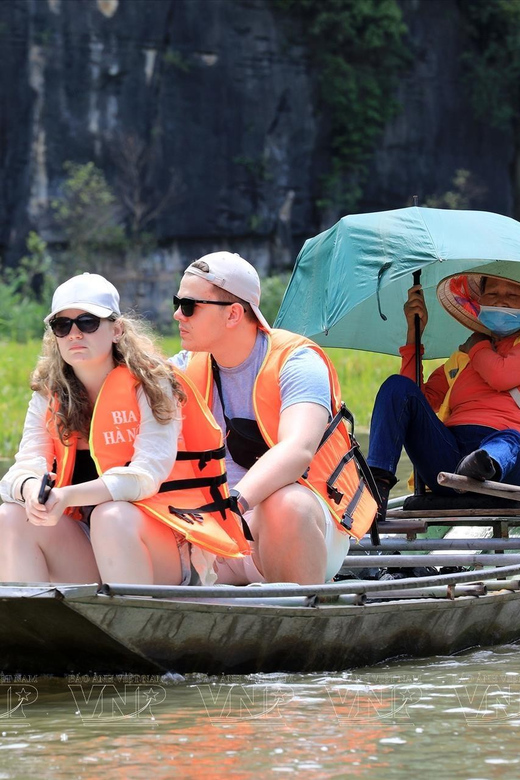 Ha Noi: HOA LU-TAM COC-MUA CAVE ,Buffet Lunch & Cycling - Hoa Lư ancient capital and the village-cycle reset