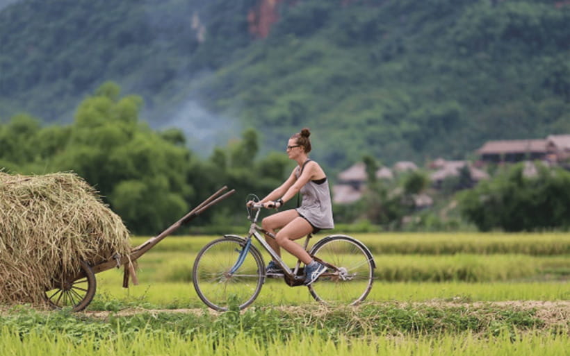 Ha Noi - Mai Chau - Pu Luong 2 Days 1 Night Trekking Tour - Hanoi to Mai Chau: Thung Khe Pass and sticky rice in bamboo