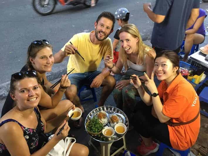 Ha Noi : Small Group Hanoi Street Food Tour - Starting at 41 Lương Văn Can and finding your footing fast