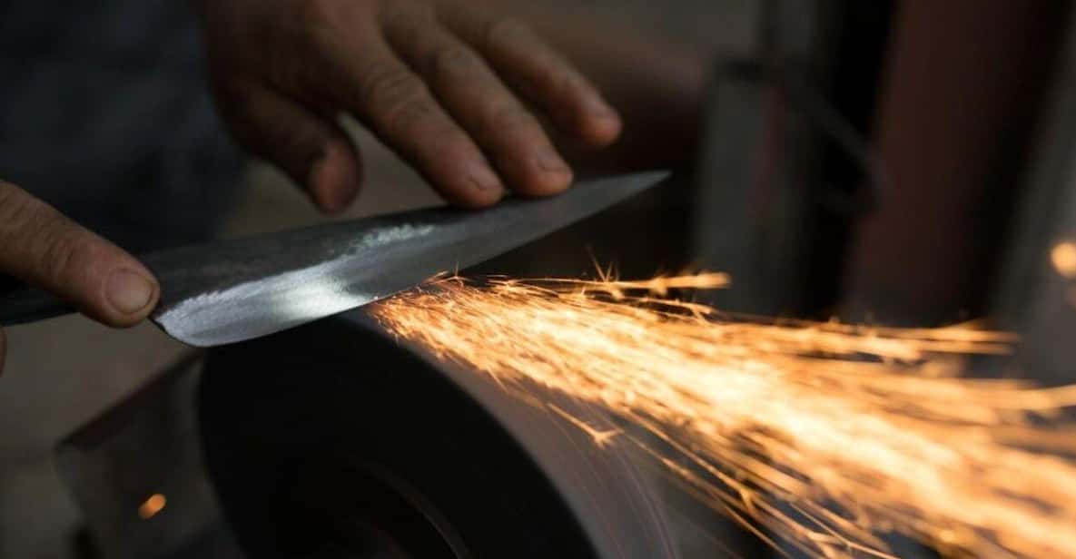 Ha Noi: Traditional Knife Making in Blacksmith Village - Da Sy’s blacksmith village: from wartime weapons to farm tools