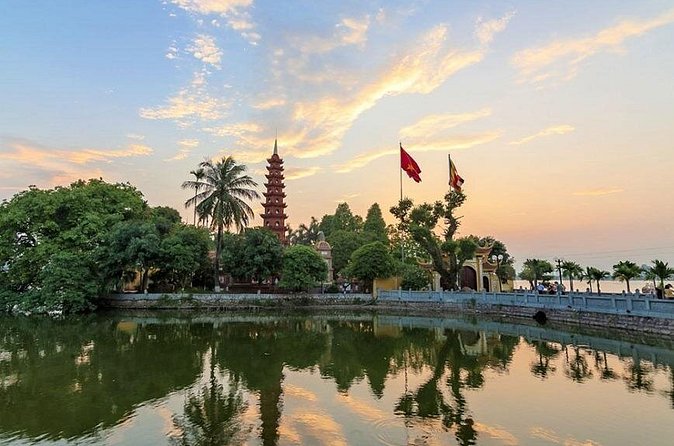 Half City Tour in Ha Noi - Hanoi Train Street: the old quarter in action