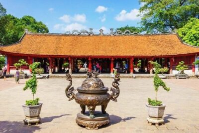 Half City Tour in Ha Noi - Ho Chi Minh Mausoleum: the story behind the big center