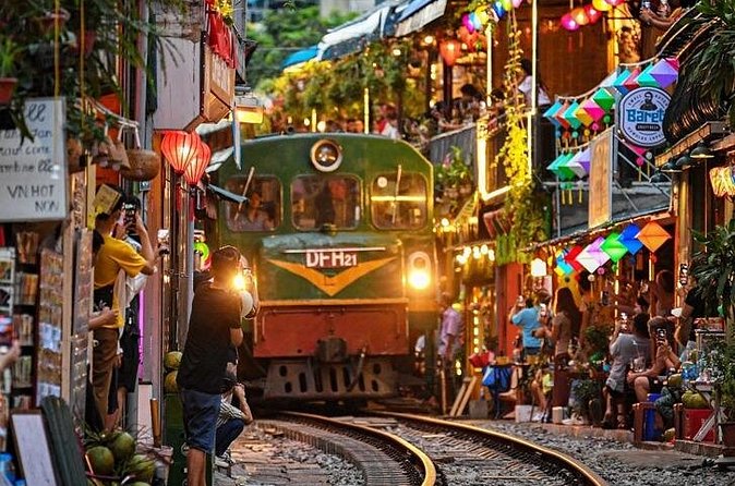 Half City Tour in Ha Noi - The guide makes it: what you can look for in English hosting