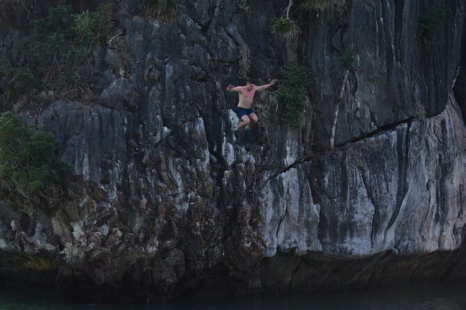 Half day Deep Water Solo - Sea Face Routes (4a–7a): How the Guides Match You to Your Comfort Level