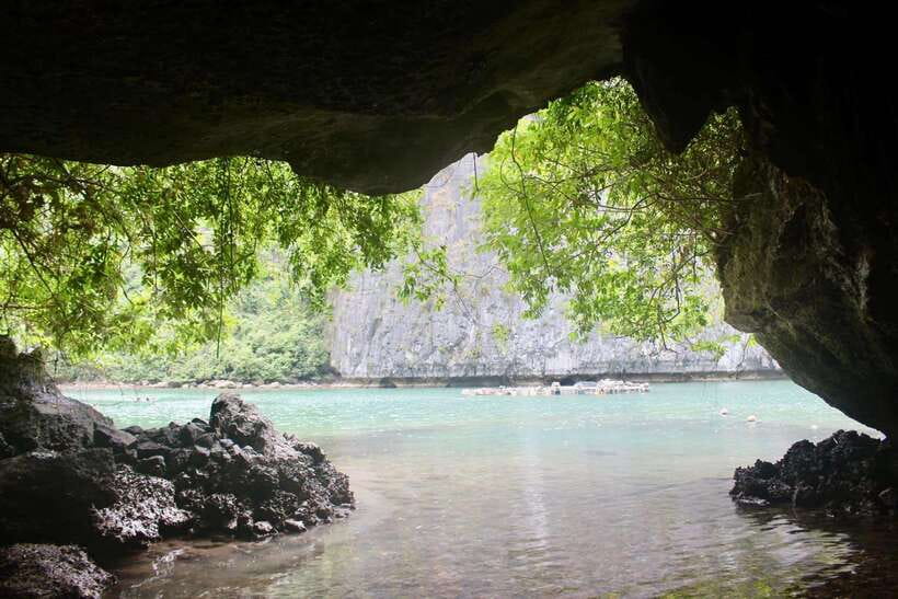 Half day Lan Ha Bay excursion ( 4 hours ): Kayaking, Snorkel - Lan Ha Bay vs Halong: why this 4-hour outing feels different