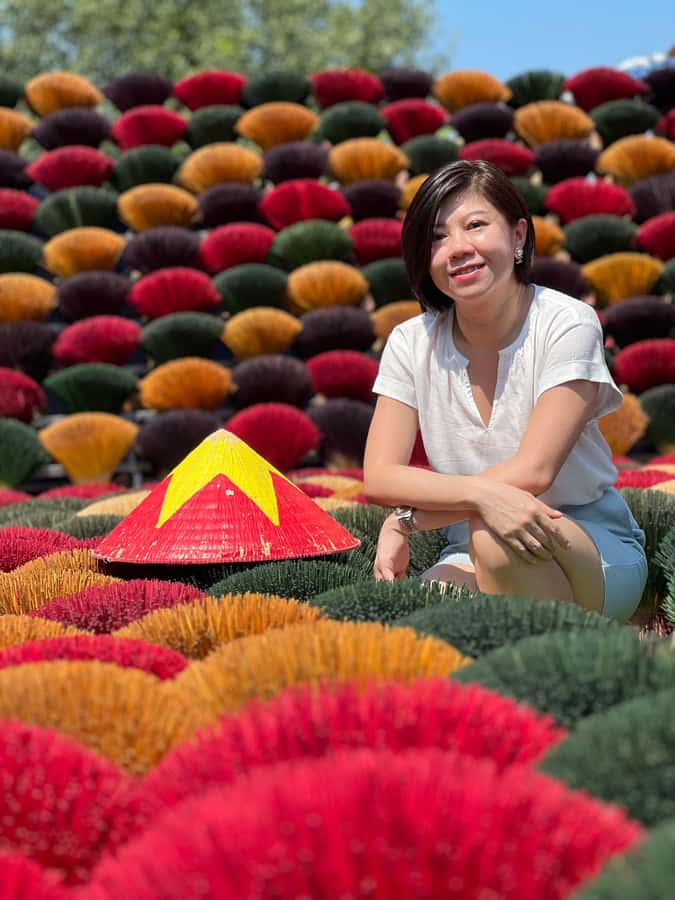 Half Day trip to Incense & Hat Villages with Train Street - Why Quang Phu Cau incense and Chuong hats feel more real than museums