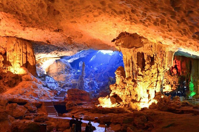 Halong 6 hours boat tour from Hanoi All Inclusive - What the reviews suggest about guides and service
