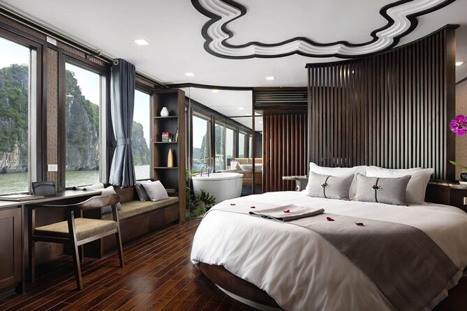 Halong Bay 3-day trip with Luxury Cruise - Meeting at Vina Cruise28: the 8:00 am start that shapes the whole day