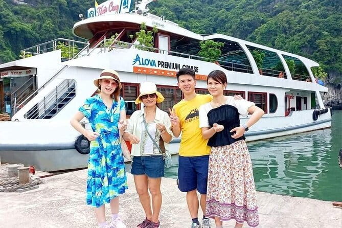 Halong bay 4 hours boat tour from Halong city with 2 caves, kayak - Ba Hang fishing village: bamboo rowing or a ~35-minute kayak in calm water