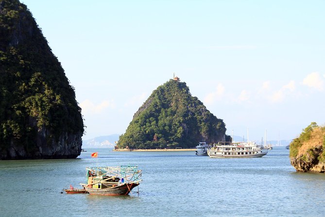Halong Bay Cruise Day Trip: Titop island, Surprise cave, Swimming, Kayaking - A one-day Halong Bay “best hits” route (without the 2-night commitment)