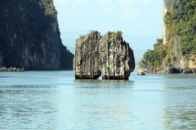 Halong Bay Cruise Day Trip: Titop island, Surprise cave, Swimming, Kayaking - Luon Cave kayaking: slow water travel through the cave area