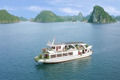 Halong Bay Cruise One Day Tours - Boarding the Traditional Junk: Seafood Lunch and Named Islets