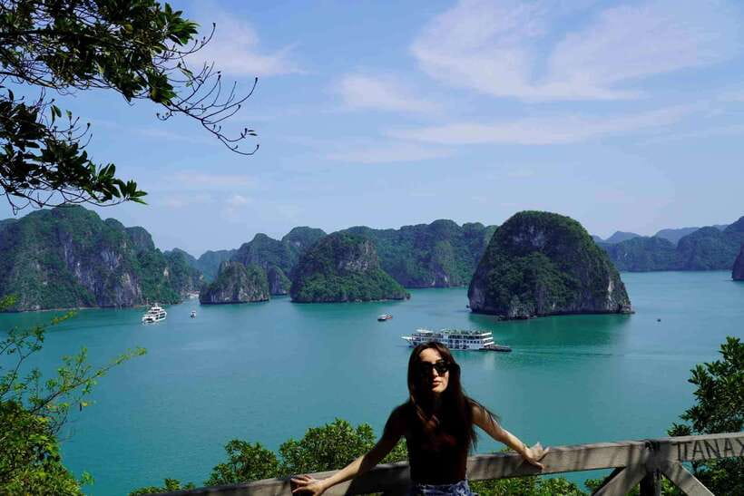 Halong Bay Cruise with Lunch - Lunch at sea: seafood on board with bay views