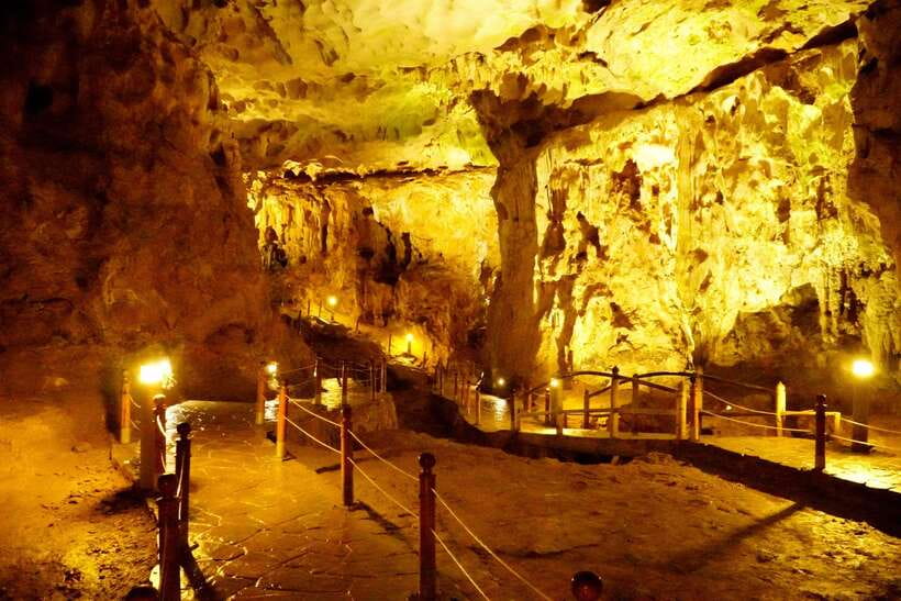 Halong Bay Cruise with Lunch - Thien Cung (Heavenly Palace Grotto): your main photo stop