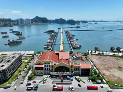 Halong bay day tour: Best seller IRIS CRUISE with live band - Onboard Vibe: Sundeck Stage, Live Music, Canapés, and the Outdoor Jacuzzi