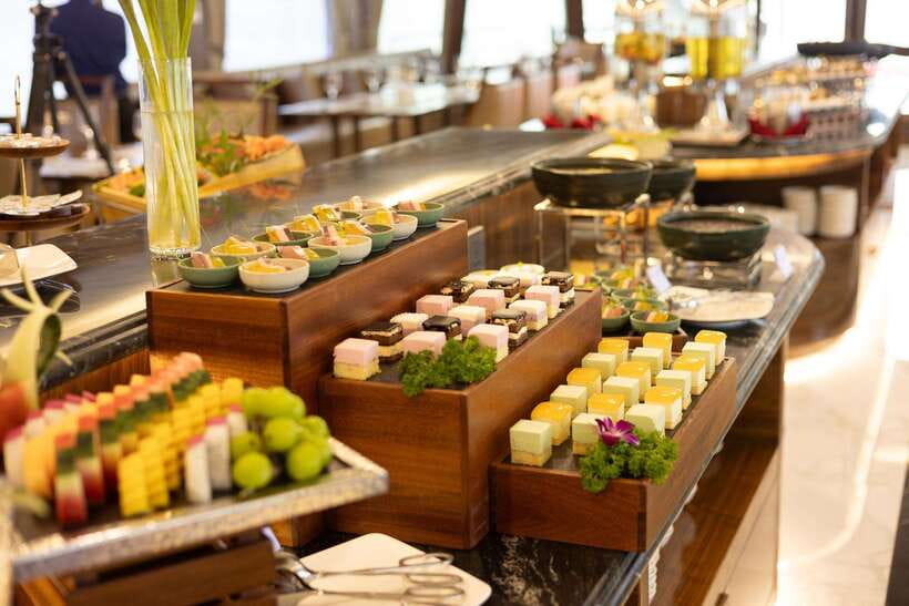 Halong bay day tour: Best seller IRIS CRUISE with live band - Food and Service Details That Actually Matter