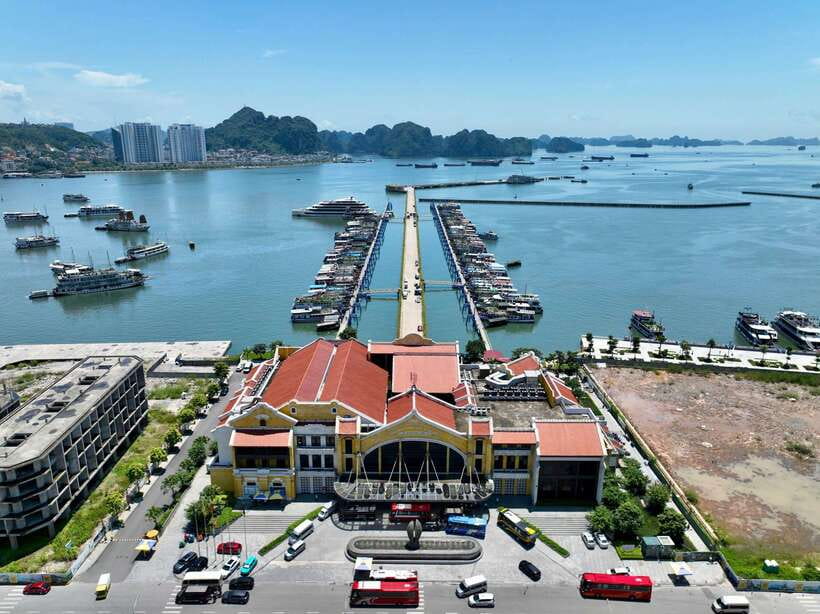 Halong bay day tour: Best seller IRIS CRUISE with live band - Onboard Vibe: Sundeck Stage, Live Music, Canapés, and the Outdoor Jacuzzi