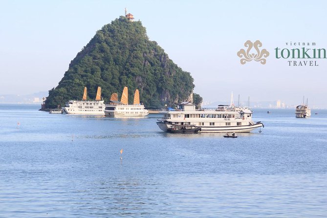 Halong bay deluxe cruise 2 days/ 1 night: kayaking, titop island, surprise cave - Cabins, AC, and the Reality of a 3-Star Boat