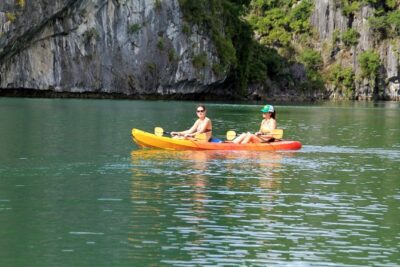 Halong bay Full Day Cruise trip: kayaking, surprise cave, titop island, lunch - Surprise Cave (Sung Sot): impressive on the inside, even with a crowd