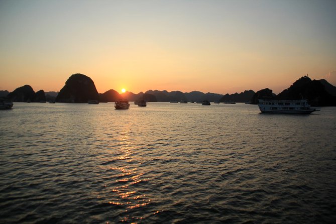Halong bay full day trip from Hanoi: Visiting Thien Cung, Dau Go cave & Kayaking - Lunch onboard: what you’re really paying for