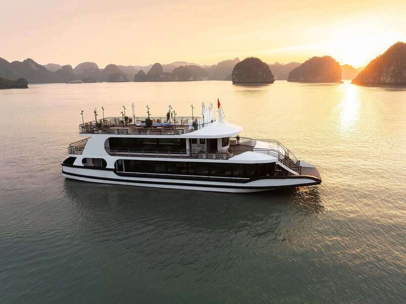 Halong Bay Luxury Cruise: Kayak&Swim,Cave, Party BEST SELLER - From Hanoi to the harbor: pickup choices that affect the feel of the morning