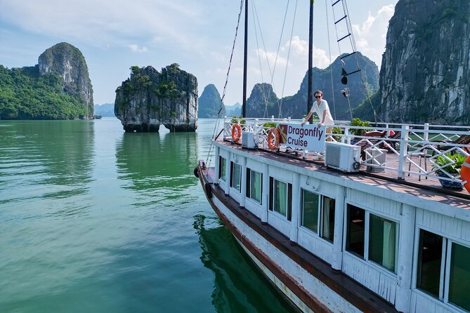 Halong Islands, Caves, Kayak, Lunch Day Tour w Dragonfly Cruise - Lunch on the cruise: seafood, plus halal and vegetarian options