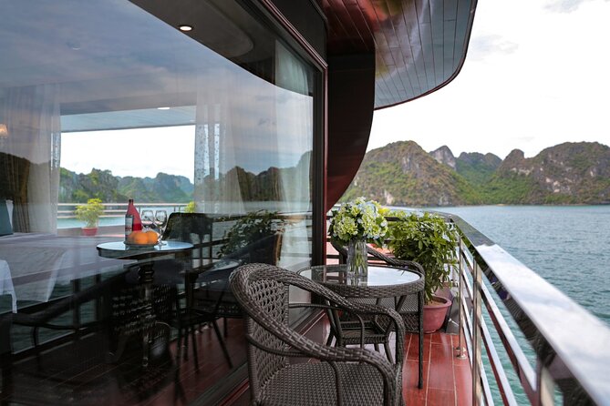 Halong La Pandora Cruise 2days/1Night - Day 1 evening: dinner, onboard energy, and hands-on activities