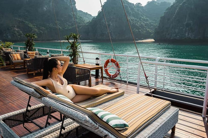 Halong & Lan Ha Bay 1-Day Catamaran Cruise from Hanoi - Sung Sot Cave by kayak or bamboo boat: where the scenery becomes personal