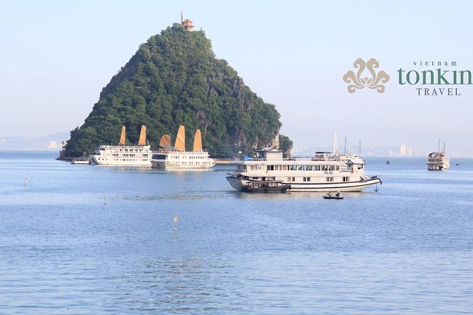 Halong Luxury Cruise 2D/1N: Kayaking, Swimming, Titop island, meals, best prices - Getting from Hanoi to the boat without stress
