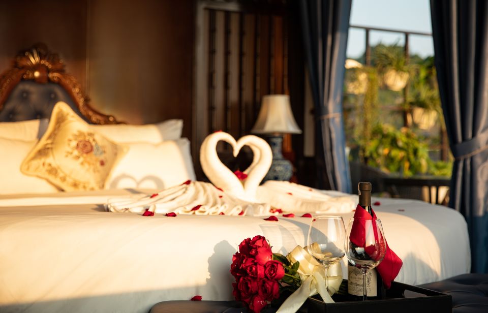 Hanoi: 2-Day Lan Ha, Ha Long Bay 5-star Cruise, Meals, Cabin - Meals onboard: seafood comfort with a few expectations to set