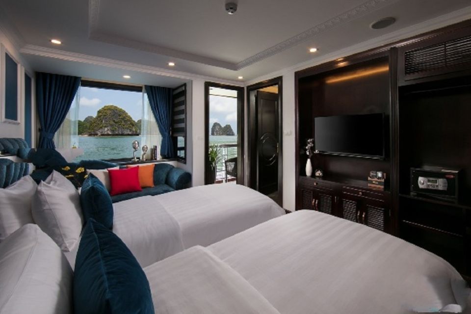 Hanoi: 3-Day Ha Long/Lan Ha Bay Cruise with Private Balcony - Food and drinks: seafood set menus, vegetarian option, and happy hour
