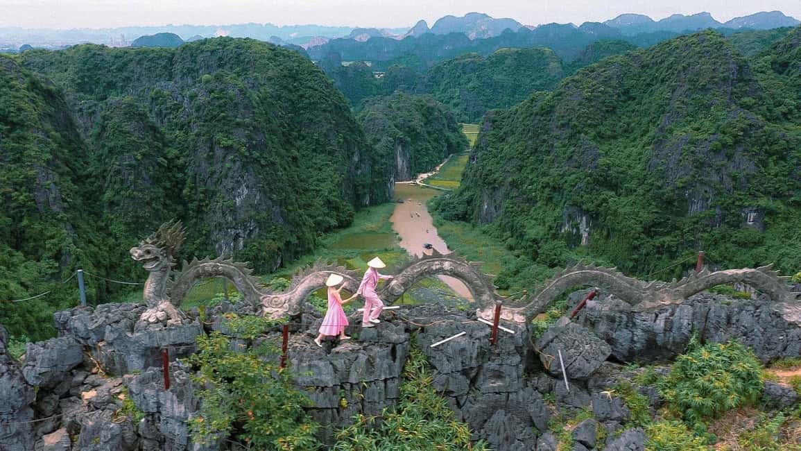 Hanoi: 3-Day Ninh Binh, Ha Long & Bai Tu Long Cruise UNESCO - Day 3 Tai Chi and Thien Canh Son Cave: the calm exit