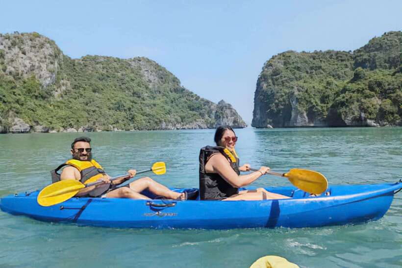 Hanoi: 5-Star Halong Bay Cruise with Lunch, Jacuzzi & Party - Luon Cave by kayak or bamboo boat: the lagoon experience