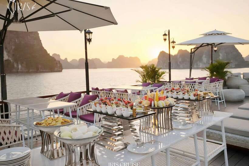 Hanoi: 5-Star Halong Bay Cruise with Lunch, Jacuzzi & Party - Sunset party back on the boat: wine, tea, fruits, biscuits