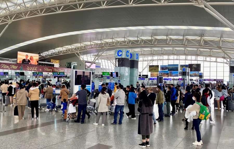 Hanoi Airport: Fast Track International Departure Flight - The 1-Hour Flow: From Gate 4 Meet-Up to Priority Gate Boarding